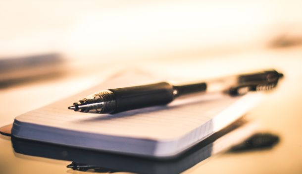 Pilot G-2 05 pen op een notitieboekje